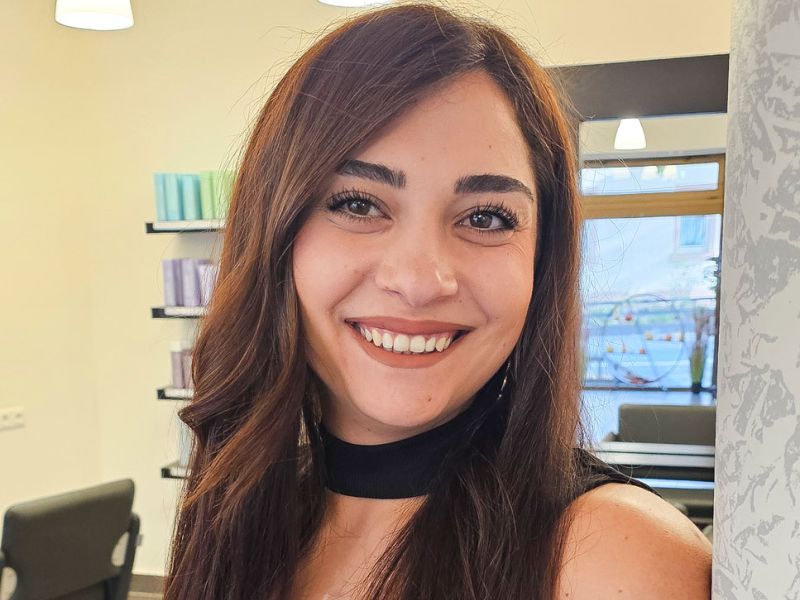 Leen Makhoul, Stylisitin im Friseur Salon 2000
